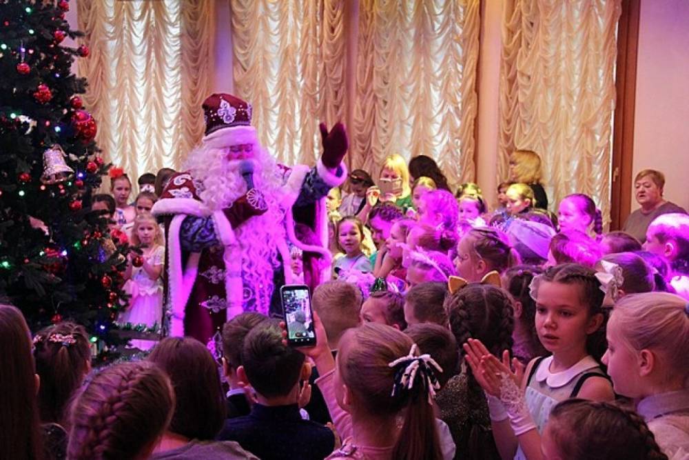 Глава Сыктывкара Наталья Хозяинова поздравила детей города с наступающим Новым годом