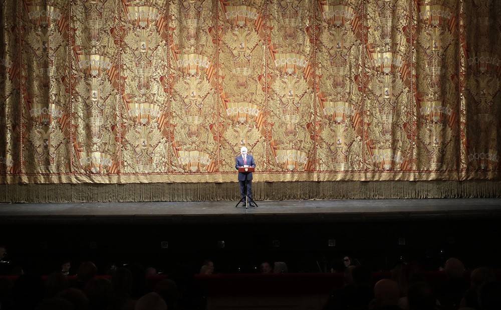 Путин посетил новогодний прием в Большом театре