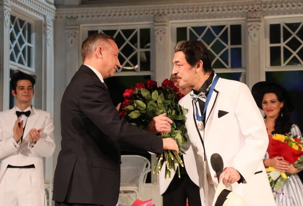 Беглов вручил Боярскому почетный знак «За заслуги перед Санкт-Петербургом»