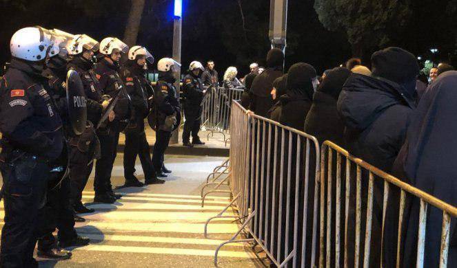 Черногория вышла на баррикады: Власти проводят аресты защитников Церкви