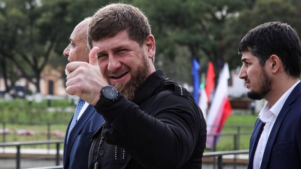 Кадыров продемонстрировал бицепс и заявил о готовности к бою с Емельяненко