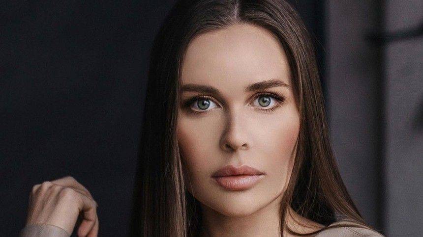 «Пора»: Юлия Михалкова впервые сделала макияж невесты