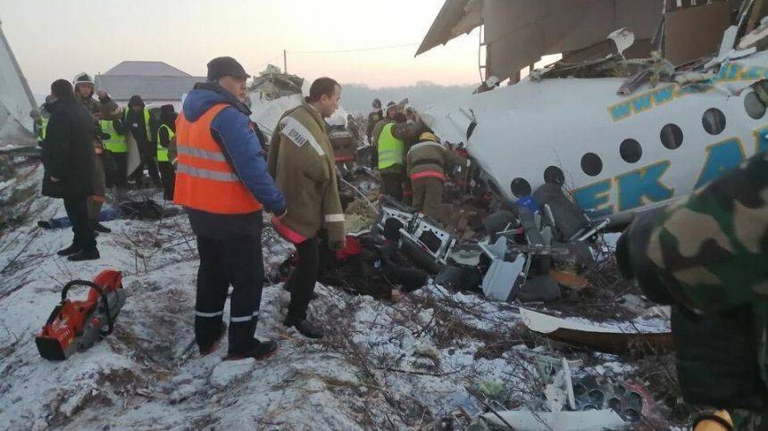 Семь человек погибли при крушении самолета авиакомпании Bek Air в Казахстане
