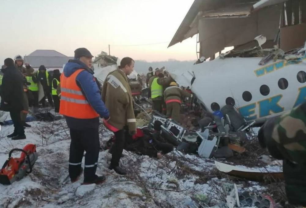 Генконсульство РФ проверяет, были ли россияне на борту упавшего самолета в Казахстане