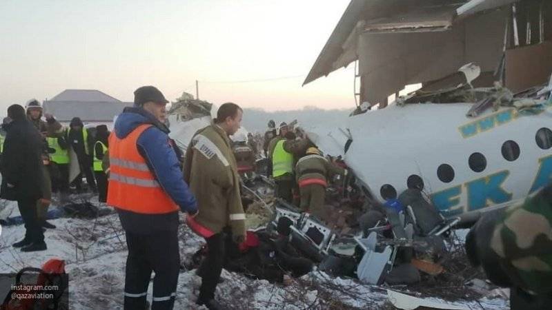 Число жертв крушения самолета в Казахстане увеличилось до девяти человек