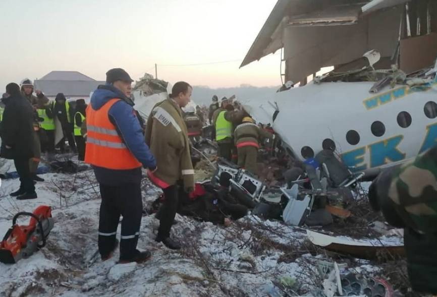 Генконсульство РФ проверяет данные о россиянах на борту упавшего в Алма-Ате самолета