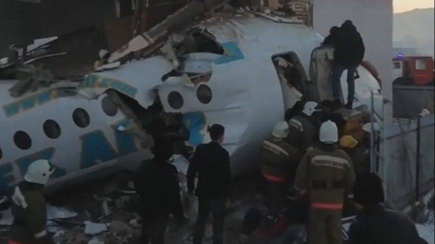 «Повело вправо и он врезался»: очевидец раскрыл новые подробности крушения самолета в Алма-Аты