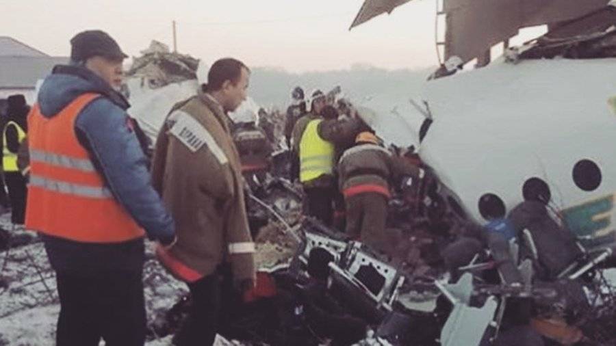 Число жертв при падении самолета в Алма-Ате увеличилось до 9, россиян на борту не было
