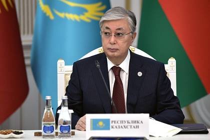 Токаев пообещал наказать виновных в крушении самолета в Казахстане