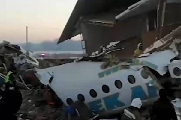 Девять человек погибли при крушении самолёта в Казахстане