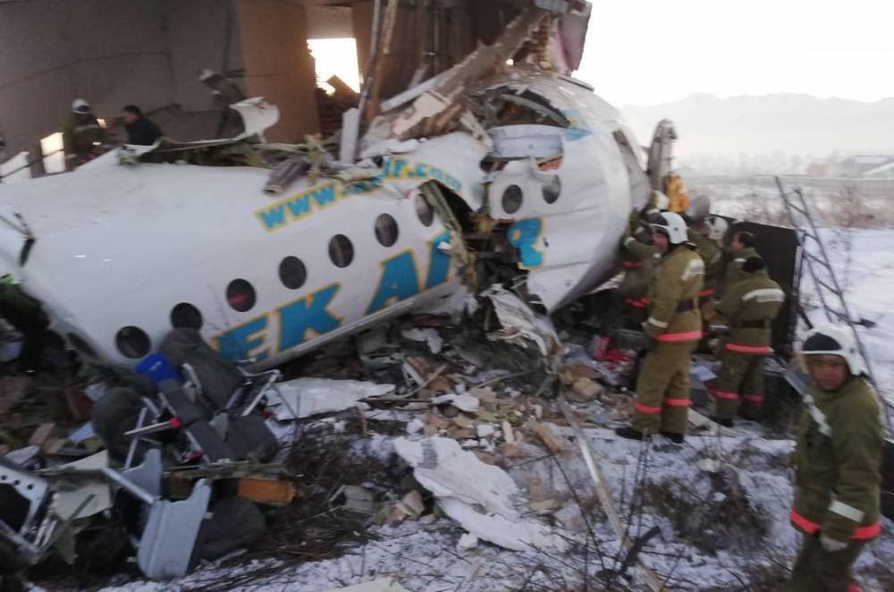 Компания Bek Air приостановила работу после крушения ее самолета в Алма-Аты