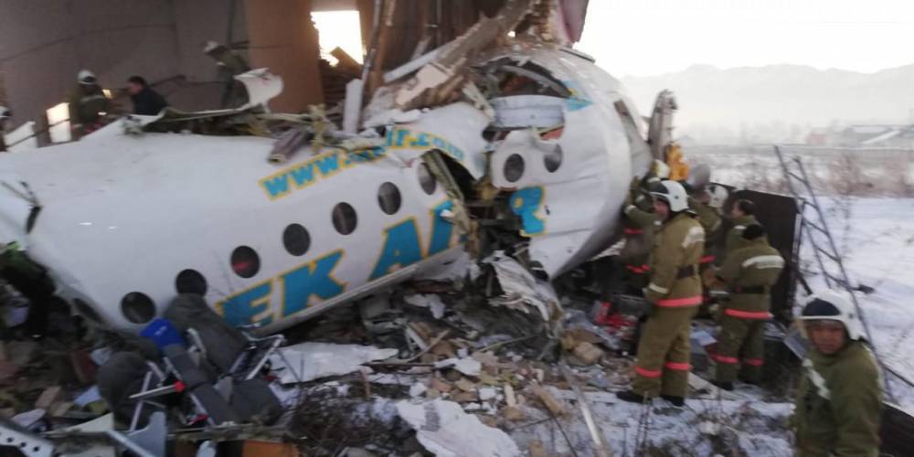 В Казахстане разбился пассажирский самолет, есть погибшие