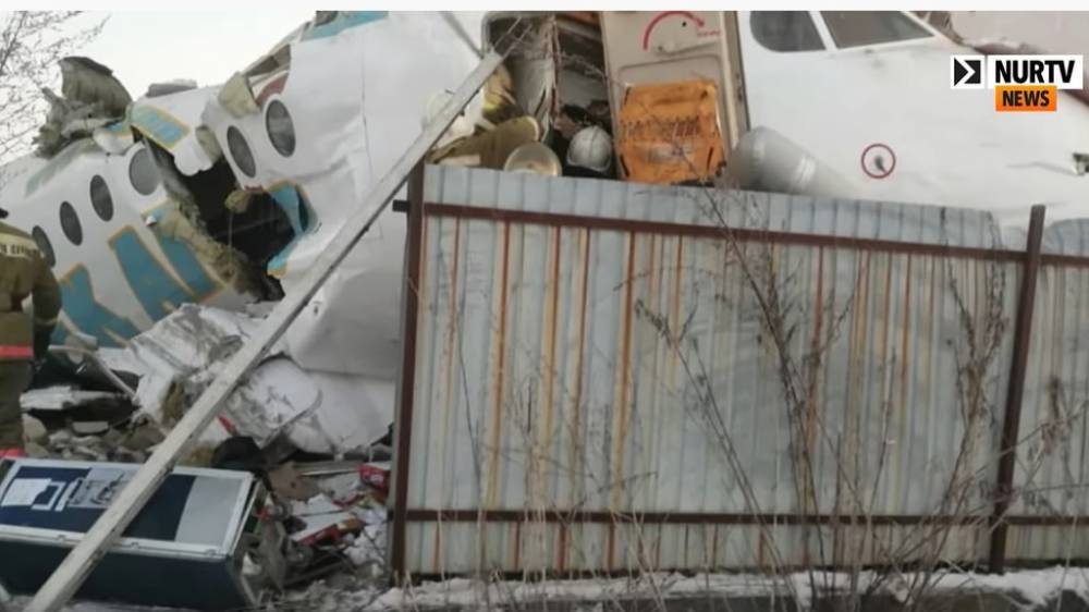Самолет с сотней людей на борту разбился при взлете у Алма-Аты