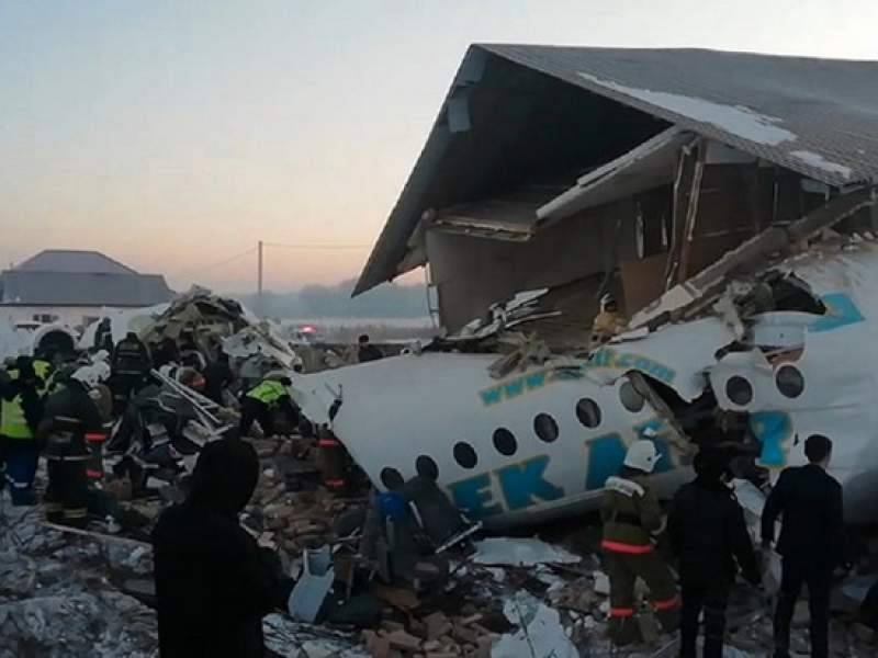 Крушение самолета в Казахстане: 14 погибших