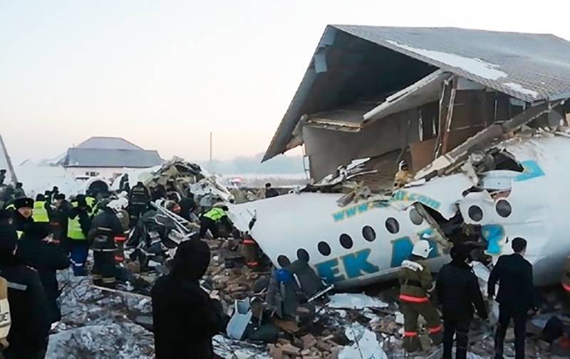Выжившие при крушении самолета в Казахстане: "Было много крови"