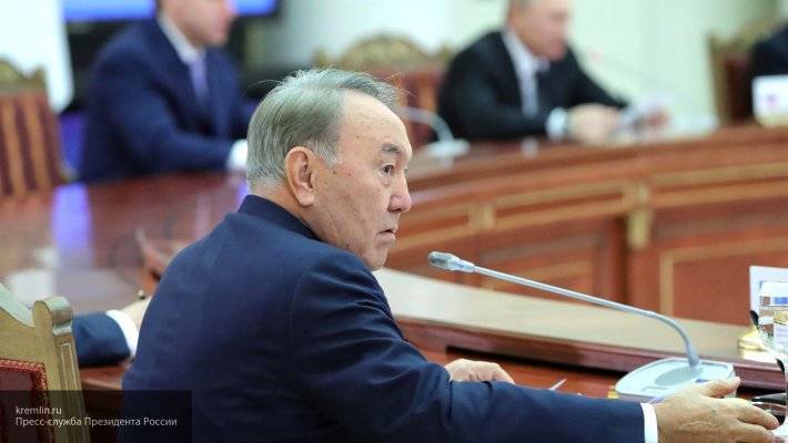 Назарбаев выразил соболезнования семьям пострадавших при крушении самолета в Алма-Ате