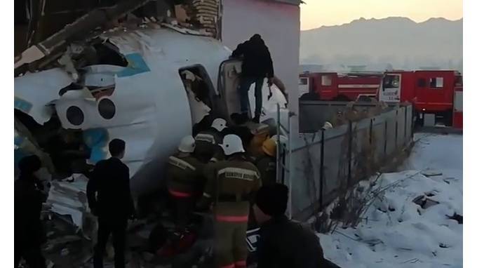 Один из пострадавших при крушении самолета в Алма-Ате скончался в больнице