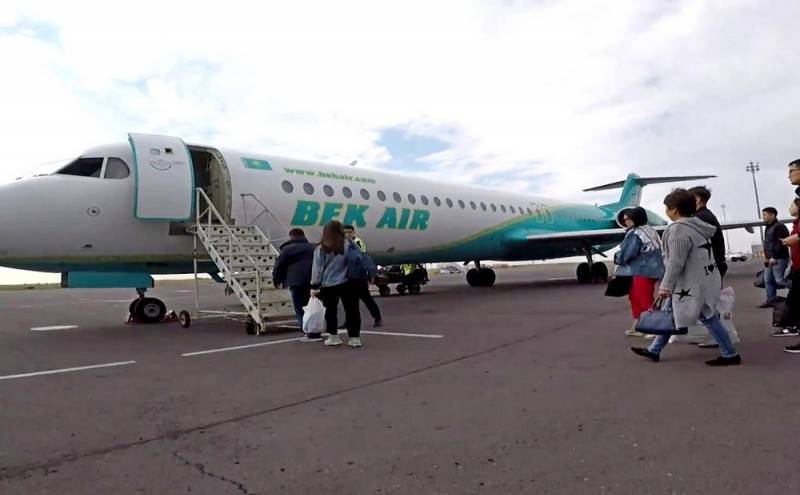 Самолет с почти 100 пассажирами на борту упал в Казахстане