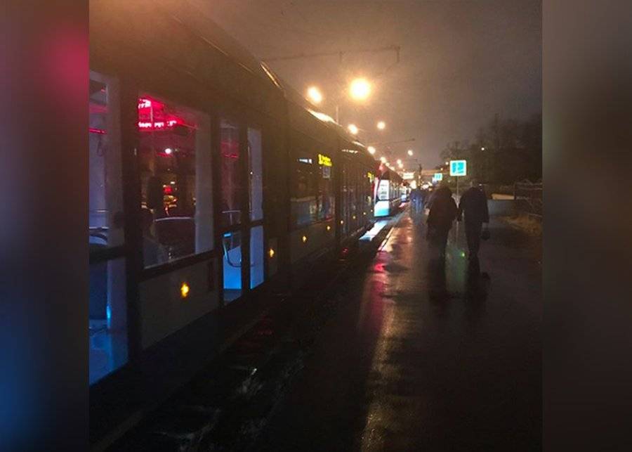 На шоссе Энтузиастов встали трамваи