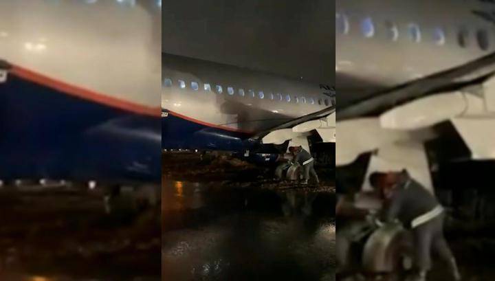 Sukhoi Superjet перед взлетом съехал на грунт в Шереметьеве