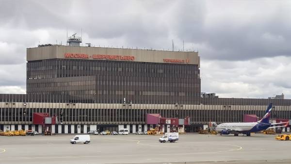 Следовавший в Самару самолет выкатился за пределы взлетно-посадочной полосы в Шереметьево