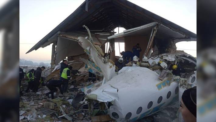 Число погибших при крушении самолета в Алма-Ате достигло 12 — МВД Казахстана