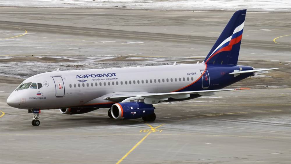 Выкатившийся за пределы взлетно-посадочной полосы Sukhoi Superjet остался цел