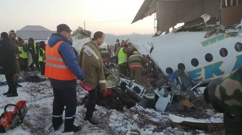 Пилот самолета Bek Air Марат Муратабаев погиб в авиакатастрофе в Алма-Ате