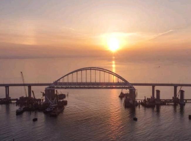 Украинский депутат поблагодарил Россию за запуск поездов по Крымскому мосту