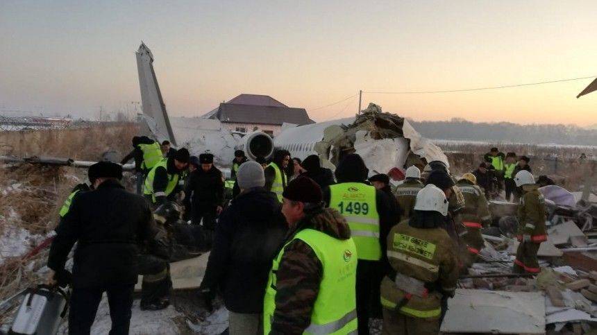 Переговоры пилотов, упавшего в Казахстане самолета, с диспетчером