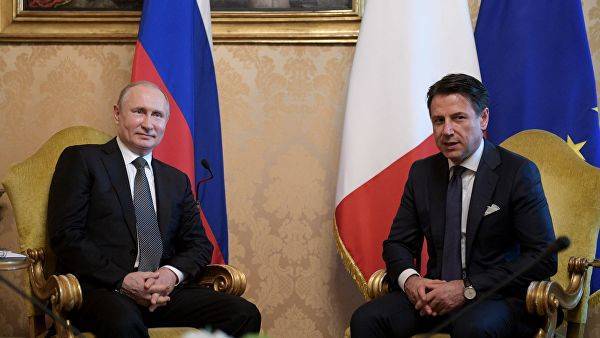 Путин обсудил с премьером Италии ситуацию в Ливии