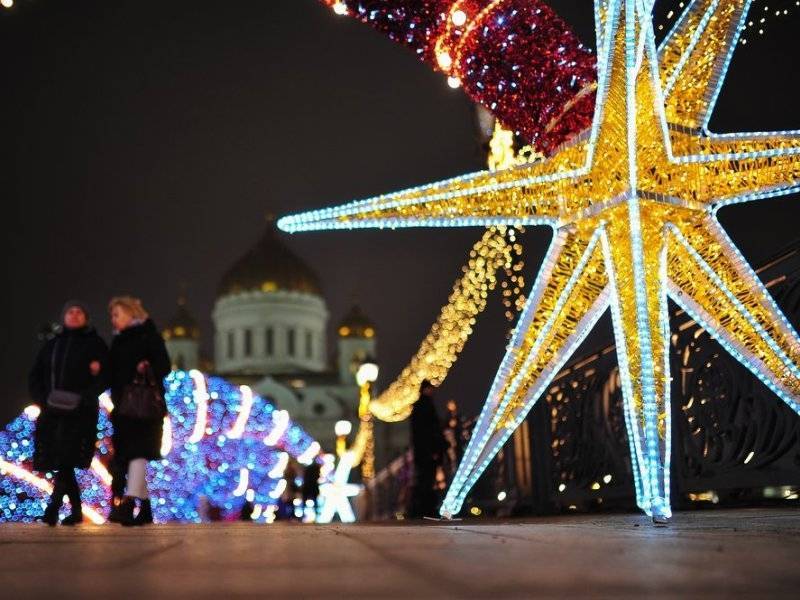 Сколько денег в залитой огнями новогодней Москве