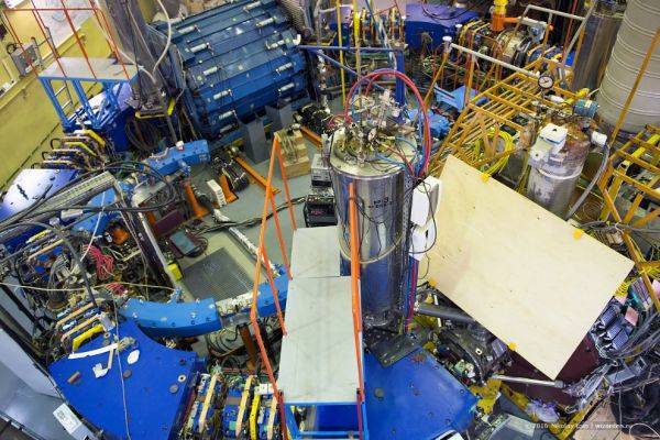 В России физики обнаружили новую частицу на электрон-позитронном коллайдере