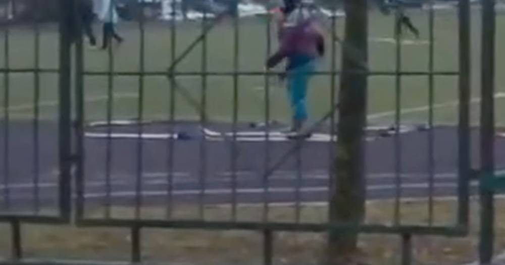 Московские школьники устроили лыжный забег на траве