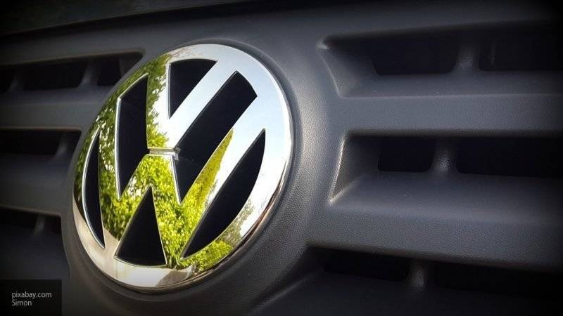 Volkswagen представил подвижного робота для зарядки электромобилей