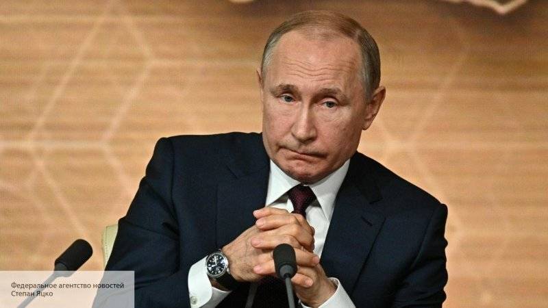 Путин поблагодарил главу МЧС за эффективную работу
