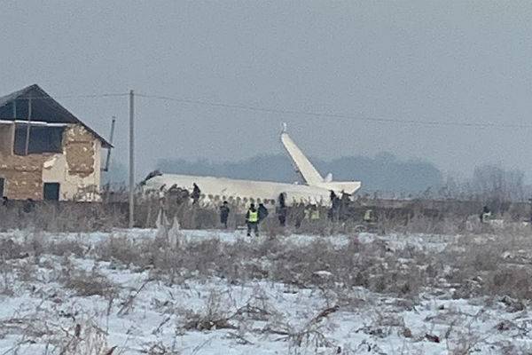 Власти Казахстана назвали предварительные причины авиакатастрофы в Алматы