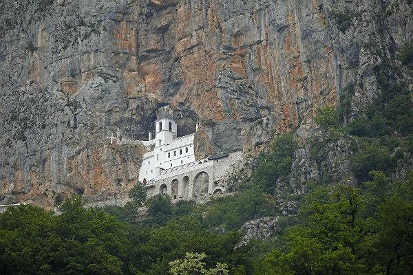 Церковь Сербии раскритиковала закон о вероисповедании Черногории