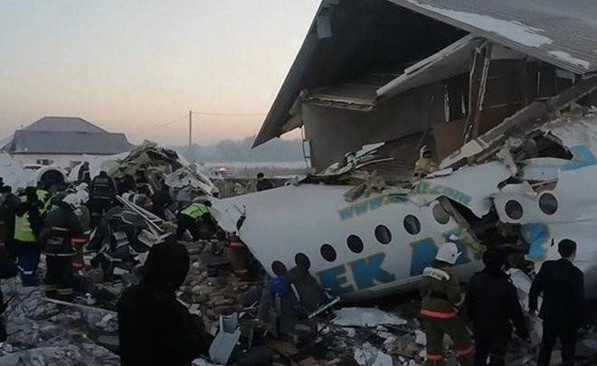 В крушении самолета в Казахстане 15 человек погибли и 49 пострадали