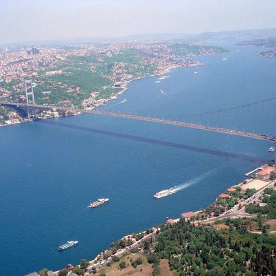 Пролив Босфор закрыт для судоходства после инцидента с судном-контейнеровозом