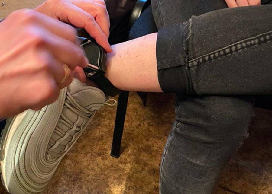 ФСИН сняла электронный браслет у младшей из сестер Хачатурян