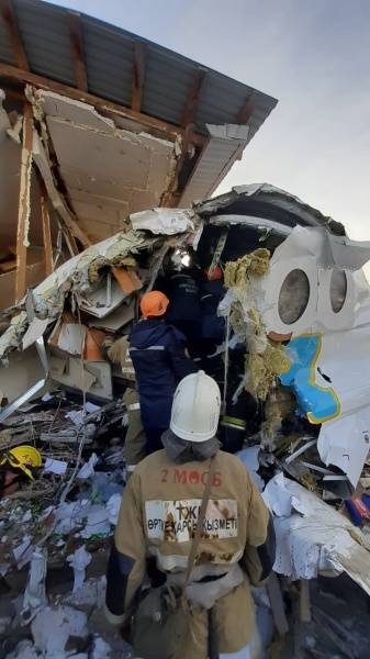 На борту разбившегося в Казахстане самолета было 98 человек – аэропорт Алма-Аты