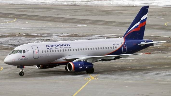 Пассажир выкатившегося с ВПП самолета SSJ100 обвинил в случившемся пилотов