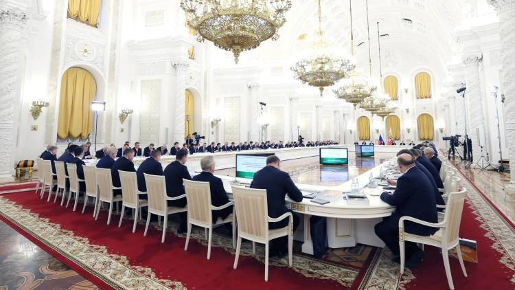 Путин заявил о необходимости бесперебойной работы министерств в праздники