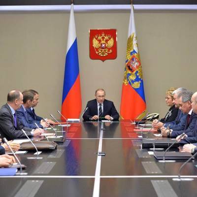 Путин провёл оперативное совещание с членами Совета Безопасности