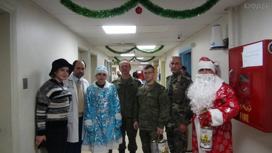 Российские военные вручили новогодние подарки больным детям в Сирии
