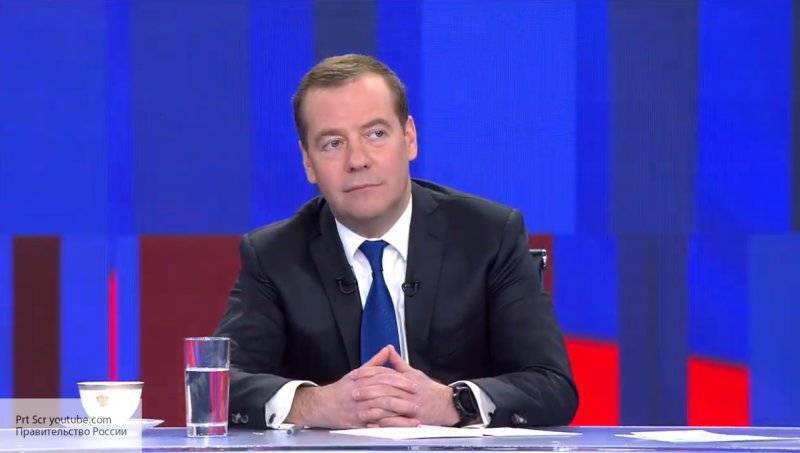 Медведев ознакомился с новейшими российскими роботами-спасателями