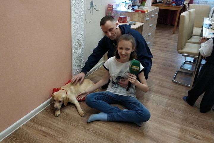 Обнинской школьнице вручили щенка от Владимира Путина