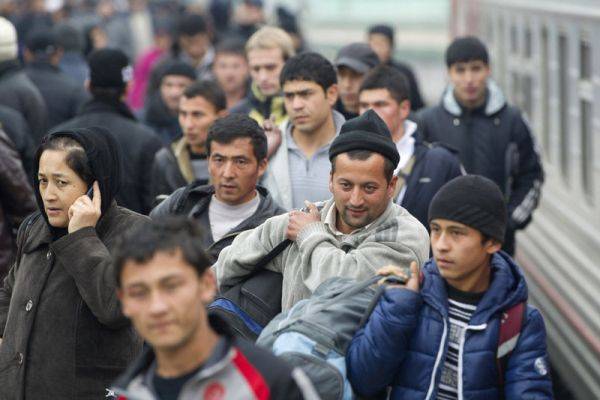 Заявление Рахмона о снижении числа трудовых мигрантов вызывает сомнения