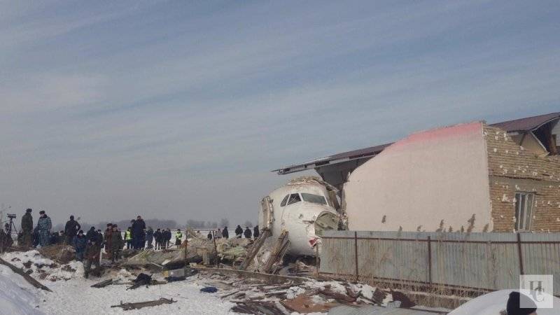 Авиакатастрофа в Алма-Ате могла произойти из-за неисправности самолета и ошибки пилота